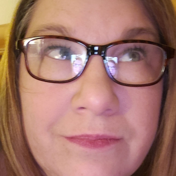 Meet your Posher, Sandra - Picture 2 of 2